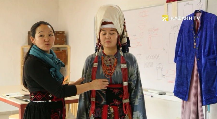 Хранительница традиционных кыргызских головных уборов