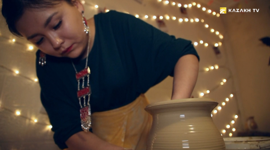 Изделия из керамики, из глины, резьба по дереву