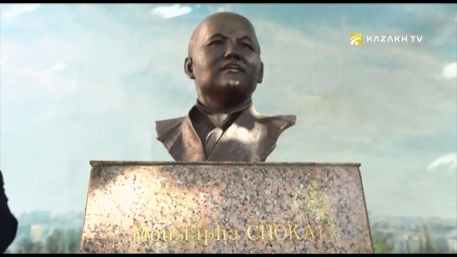 Франциядағы Мұстафа Шоқайға ескерткіш