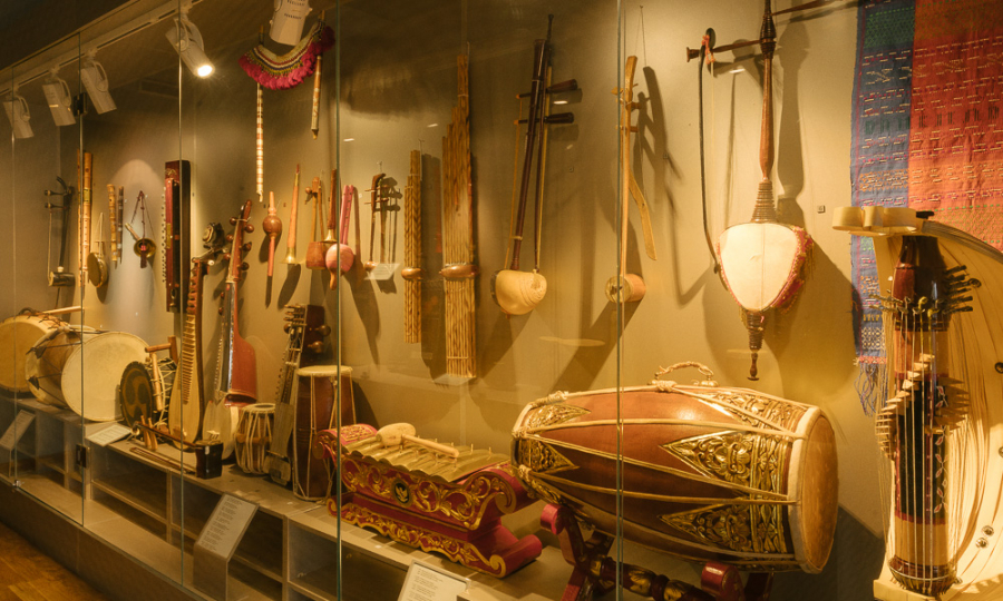 Как выглядели казахские музыкальные инструменты в восемнадцатом веке?